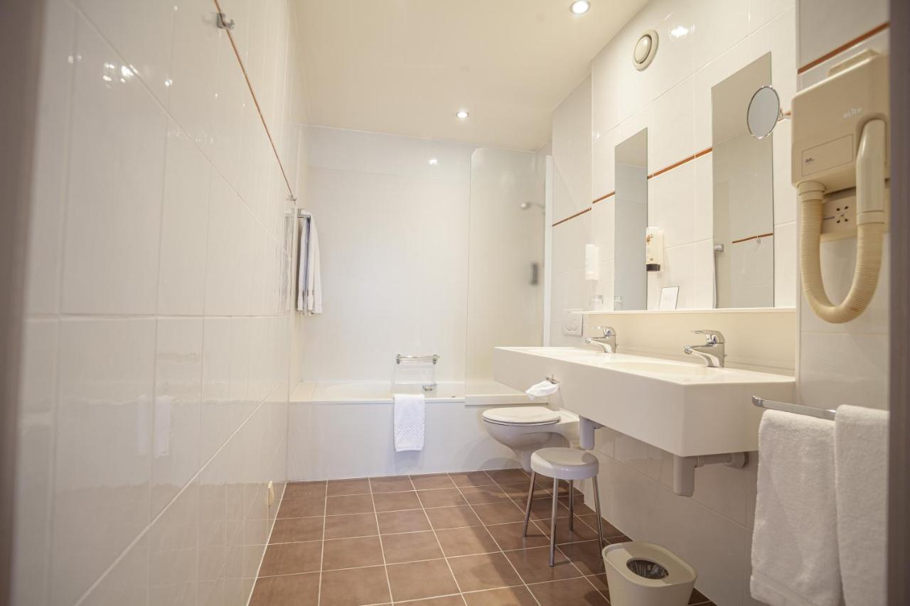 Hotel Monaco Zeebrugge Beach By Rikas Hotels ภายนอก รูปภาพ